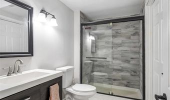 463 Londondary Dr, Ballwin, MO 63011