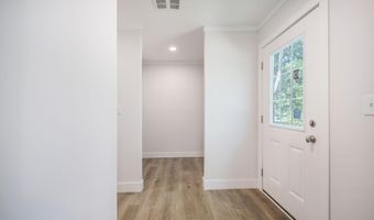 103 Bush Dr, Bonneau, SC 29431
