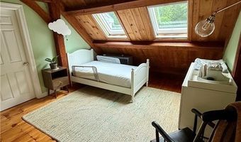 40 Charlotte Ave, North Kingstown, RI 02874
