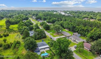 27 Chantilly Ter, Bay St. Louis, MS 39520