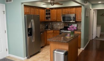 94 Stonyridge Dr 94, Bayonne, NJ 07035