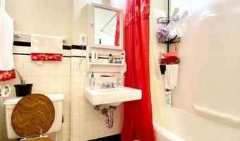 8 COMMONWEALTH Ave, Claymont, DE 19703