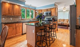 9 Santom St, Auburn, MA 01501