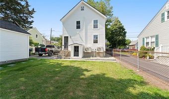 32 Richmond St 1, Bristol, RI 02809