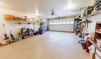 1716 Miller Ln, Aberdeen, SD 57401