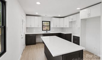 3801 Woodleaf Rd, Charlotte, NC 28205