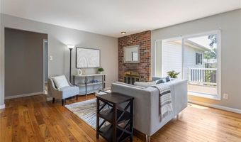 894 Napoli Dr, Ballwin, MO 63021