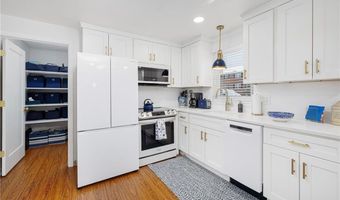 70 Carroll Ave 1009, Newport, RI 02840