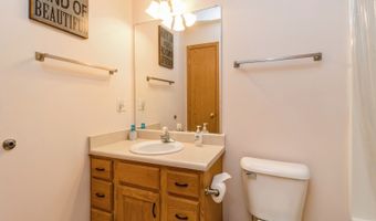 953 Robin Cir, Altoona, IA 50009
