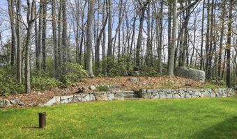 9 Maxwell Dr, Brookline, NH 03033
