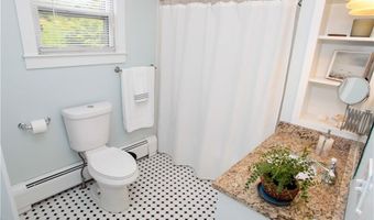 446 Bellevue Ave 6, Newport, RI 02840