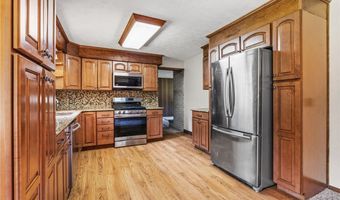 1129 Oak Tree Rd, Akron, OH 44320