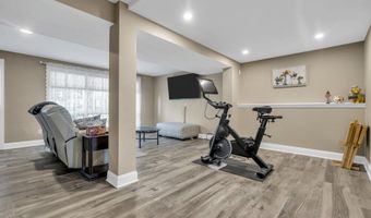 26 Crest Rd, Middletown, NJ 07748