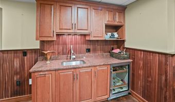 74 Bayberry Rd, Narragansett, RI 02882