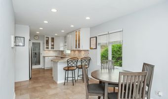 18 W Appletree Ln, Arlington Heights, IL 60004