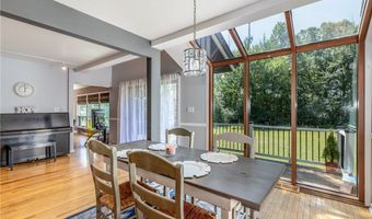 7 Hummingbird Ln, Amherst, NY 14228