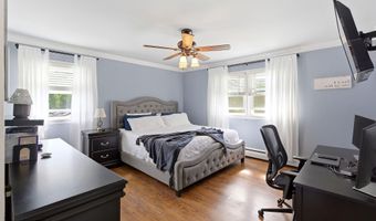 19 Harpoon St, Beachwood, NJ 08722