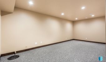 2816 E Sunflower Cir, Brandon, SD 57005