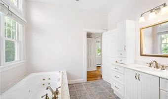 36 Kay Blvd, Newport, RI 02840