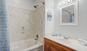 223 Sycamore St, Bay St. Louis, MS 39520
