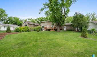 538 17th Ave S, Brookings, SD 57006