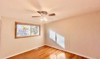 2112 N Kennicott Dr, Arlington Heights, IL 60004