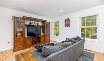 51 Gillette Way 51, Bristol, CT 06010