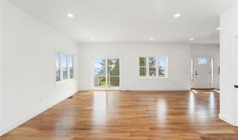 51 Burnett Rd, Warwick, RI 02889