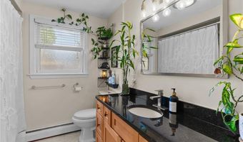 68 Everglade Ave, Warwick, RI 02886