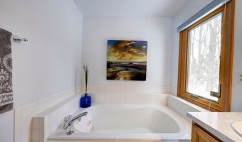 825 Brookside Dr, Ann Arbor, MI 48105