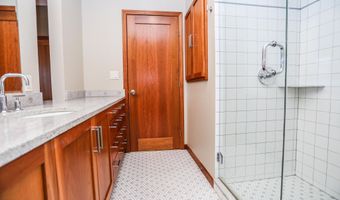 104 S Main St, Aberdeen, SD 57401