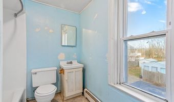 694 Hope St, Bristol, RI 02809