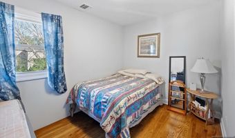 33 Coyne Ct, Bergenfield, NJ 07621