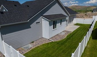 6147 Beacon Ln, Chubbuck, ID 83202