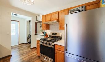 8 Lawrence St, Cumberland, RI 02864