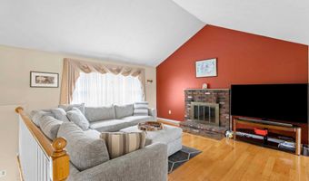 6 Gumpas Hill Rd, Pelham, NH 03076
