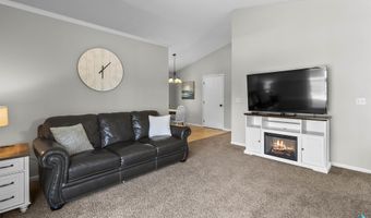 112 W River Oak Ct, Brandon, SD 57005