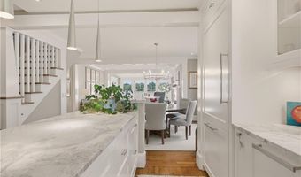 11 Opechee Dr, Barrington, RI 02806