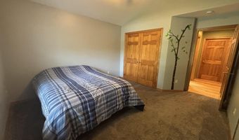 3167 LAKEVIEW Dr, Suamico, WI 54173