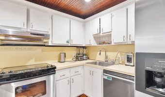 20400 W Country Club Dr 214, Aventura, FL 33180