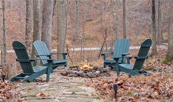 10510 Deer Dr, Birdseye, IN 47513