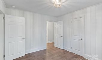 2953 Enfield Rd, Charlotte, NC 28205