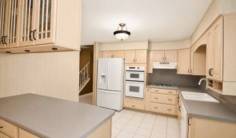 917 W Army Trail Blvd, Addison, IL 60101