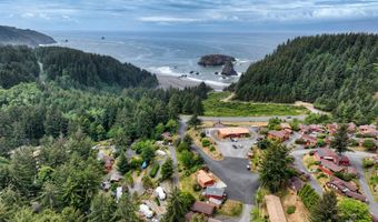 19921 WHALESHEAD Rd M2, Brookings, OR 97415