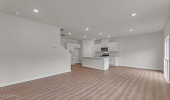 10 Dahlia Ct, Bayville, NJ 08721