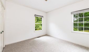4 Hart Pond Dr, North Smithfield, RI 02896