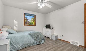 2512 N CHESTWOOD Ct, Appleton, WI 54911