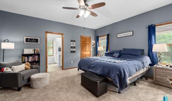 1005 Walnut St, Beresford, SD 57004