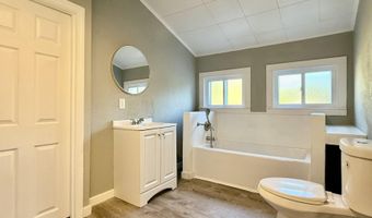 29 Fordway St, Derry, NH 03038