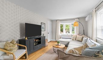 1107 Hope St, Bristol, RI 02809